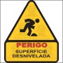  Perigo - Superfície desnivelada